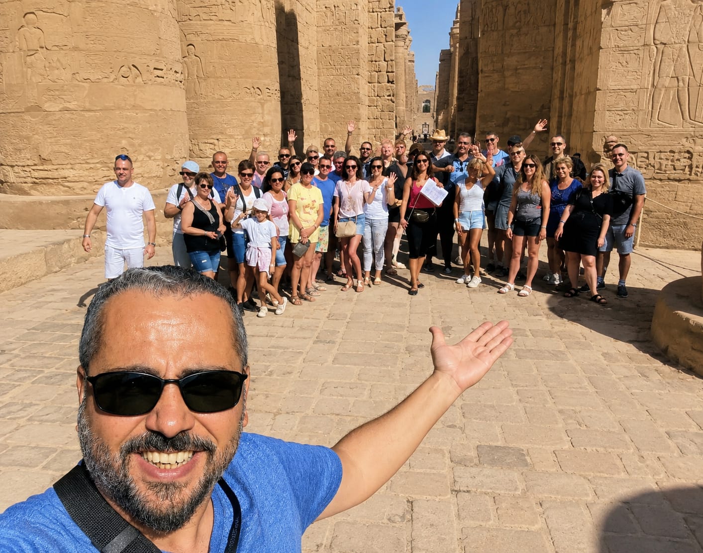 Grupa OKOTour podczas zwiedzania świątyni Karnak